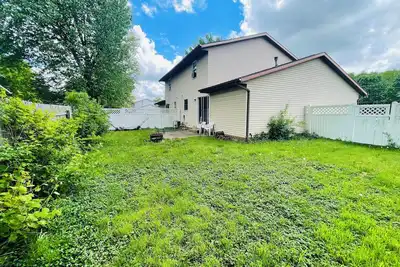 Image de Spacious 3br Home w/ 8 Beds, Big Yard & Parking – Near Canton & Hall of Fame