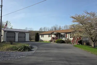 Image de 5-bedroom Country Home with Ac & Hot Tub on 80 acres close to Raystown Resort.