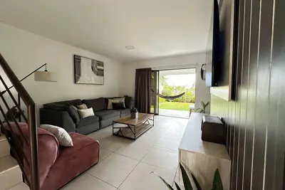 Image de Beach & City Escape: 5 Bedroom Home + Pool & Sports Areas