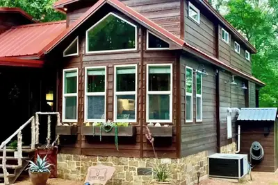 Image de Heavenly Escape into the Forest- Tiny Home at Allen Acres Resort