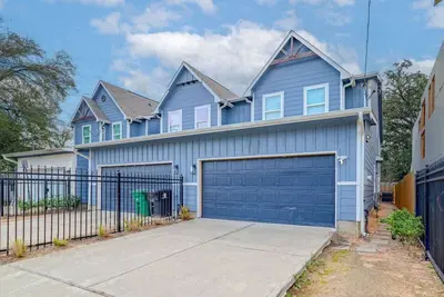 Image de Large groups stays near Nrg