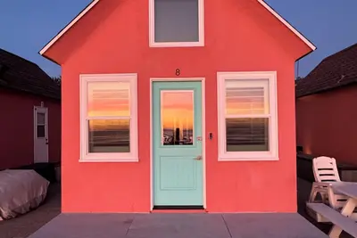 Oside Beach Cottage - Stay on the Sand in Oceanside, Ca
