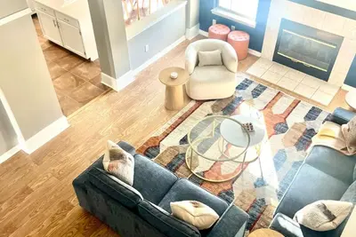 Image de Charming Cul-de-Sac Home- Sleeps 10-Game Room & B-ball court