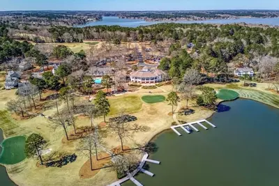 Image de New Charming 2-bedroom place in Great Waters!