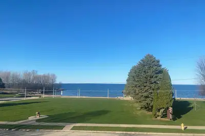 Image de Beautiful 3-bedroom bayview townhome in downtown Menominee