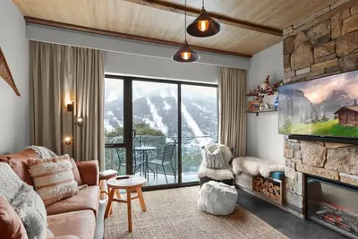 Image de Lantern 20 Deluxe a beautifully designed Ski Cabin