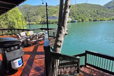 Image de New 2br Lake House on Blue Lakes-Private Dock, Large Patio, Fire Pit & Kitchen