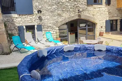 Image de Grange en pierre avec spa dans un village du Sud, idéale pour tout le monde!