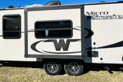 Image de Cozy Camper in Eagle River with hot tub on deck, WiFi, Ac & a breathtaking view.