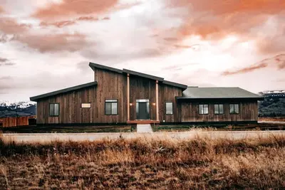 Image de Mountain Modern Retreat: Spacious, Hot Tub, Lg Deck with Views