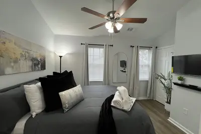 Image de Awesome 2br Townhome w/King bed & pool