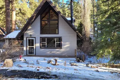 Image de Charming 2-bdrm cabin in Fawnskin, with Wifi & just a 5 minute walk to the lake