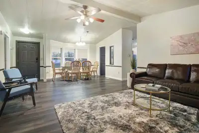 Image de Sagebrush & Sunsets - King, Queen, Twins, Pets Welcome!