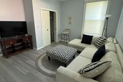 Image de Modern apartment w/ fitness room, Ac, WiFi. close to stadiums and downtown