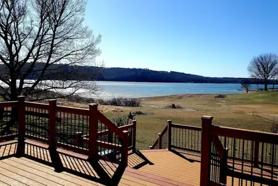 Image de Koester's Retreat- Lakefront;  Very Gentle Slope to water; 4-bdm house; 3 Bath