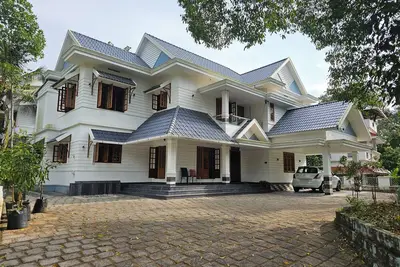 Image de Family friendly 4 bedrooms with airconditioners, spacious, fully equipped house.