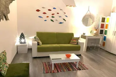 Image de Iris Apartment is a cosy and modern retreat, perfectly designed for those seeking comfortable and functional accommodation in the heart of the city. Its central location, a short distance from the train station and only a fifteen-minute walk from La Conc