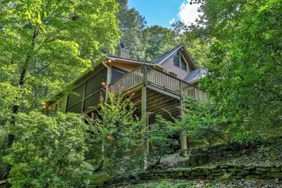 Image de 3-bdrm cabin in Ellijay, gated community, outdoor firepit and pool access