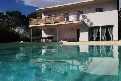 Image de Villa avec piscine privée et bbq à 15min plage
