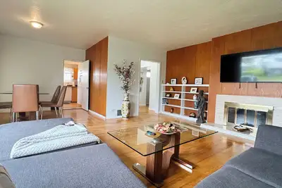 Image de Cheerful 2 Bedroom with spacious Living & Dining - Central Vancouver