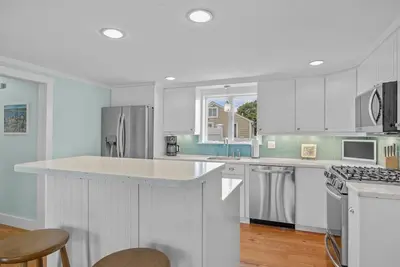 Image de Point of Happiness: Cape Cod Charm & Comfort