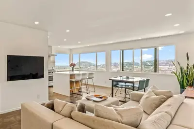 Image de Private Modern House: Stunning Views & Backyard