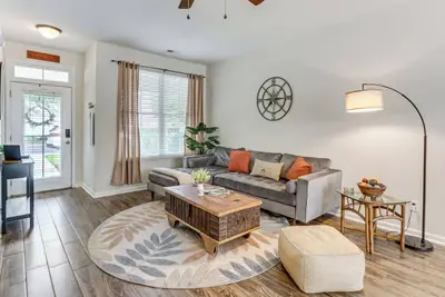 Image de 1 Mi to Dtwn Bluffton: Historic District Retreat