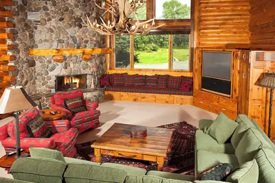 Image de Spacious Creekside Lodge in Emigrant - 20 minutes to Yellowstone Entrance!