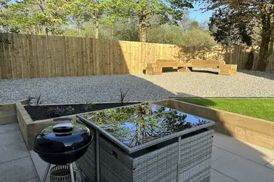 Image de Villa-Large-Salle de bain privée séparée-Vue sur Jardin