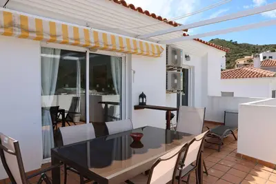 Appartement \"Penthouse\" avec piscine partagée, Wi-Fi et climatisation