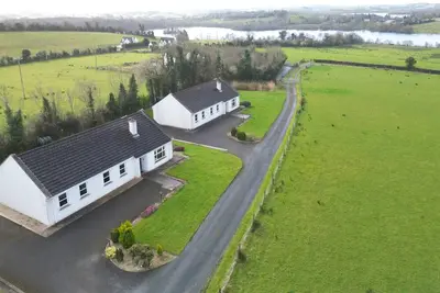 Cassidy Cottages No. 4. Cosy and peaceful 3 bed cottage with lake views.