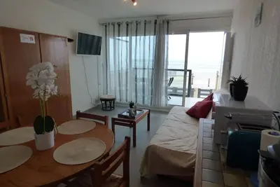 Image de Les Pieds dans l'Eau, Studio terrasse face mer