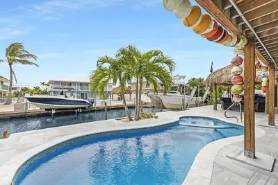 Image de Newly Renovated 4br/3ba Home in Marathon with Private Pool, Jetted Tub, and 40' Canal Dockage