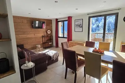 Image de Évasion nature : grange rénovée à l'orée de la forêt.