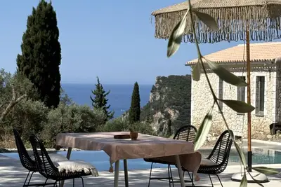 Image de Stylish hideaway - pool, view, close to the beach