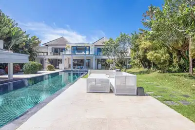 Image de 5 br Mansion 180 Ocean view, 200m to Beach