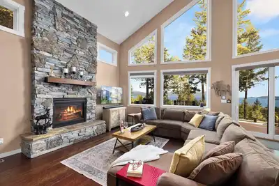 Image de Eagles Nest - Hot Tub & Lake Views