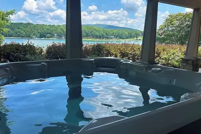 Image de Hot Tub Has Arrived! 3 Bedrooms, 1 Flex Room, 4 Bathrooms! Come Visit 'Worth The Wait'! - But, You