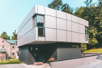 Image de The Cube – A One-of-a-Kind Modernist Country Retreat