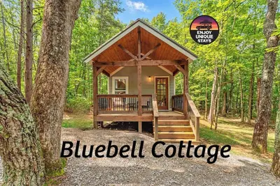 Image de Bluebell Cottage with private fire pit!