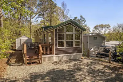 Family Cabin with Beach & Lake Access!