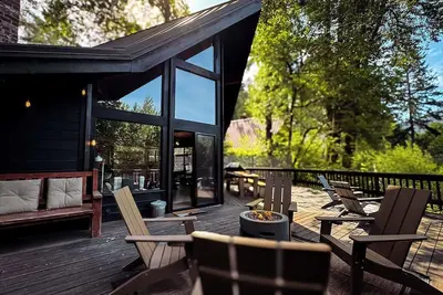 Image de Charming 3-bedroom cabin with Ac, hot tub, WiFi in delightful Rhododendron