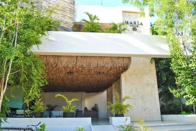 Image de New Listing** This premium two-bedroom condo offers the best of both worlds - set in one of Tulum’s most desirable areas, you’re just minutes from shops, restaurants, and the main road to the beach.