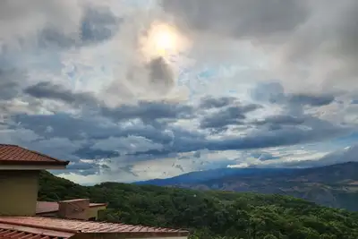 Image de Vista Colina Apartment: Peaceful 2 bed, 1 bath, hilltop hideaway with views.