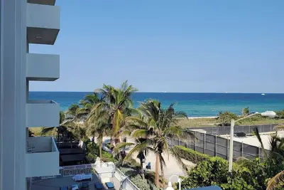 Image de Charming 1-bedroom condo in Solara Surfside, Florida