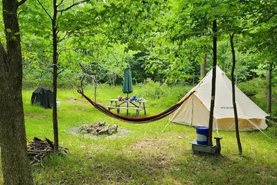 Image de Small family & pet friendly campground. Easy access to many public beaches.