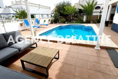 Image de Villa avec piscine privée, barbecue, salon d'été avec pergola, 6 chambres, climatisation.