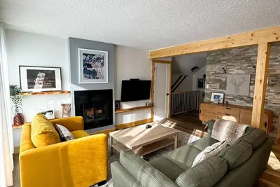 Image de Ski In/Ski Out Townhome - Great Family Spot!