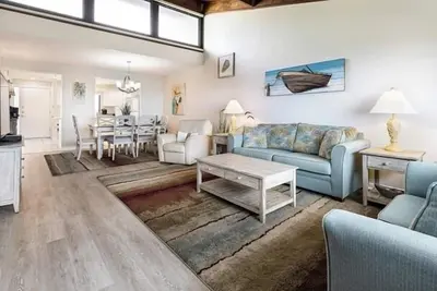 Image de Top-Floor 2br Corner Condo | Gulf Views, Pool, & Beach Access