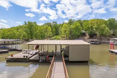 Moss Hollow - Four bedroom house in quiet cove!